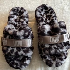 UGG slippers size 9 brand new never been worn